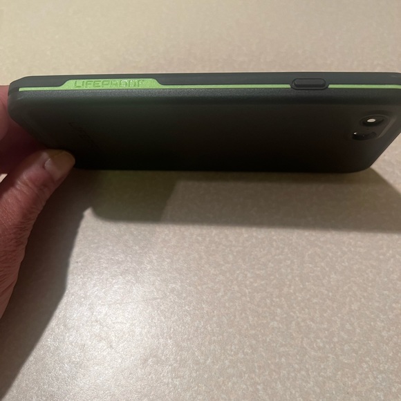 LIFEPROOF Protective Case for iPhone 7 - New - Colors: Black and Neon Green - Picture 3 of 6